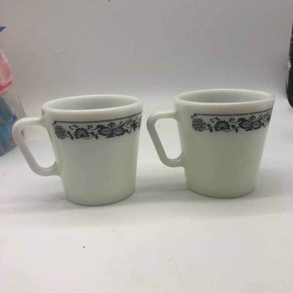 Vintage Pyrex Old Town Blue Onion Coffee Mugs x 2 i